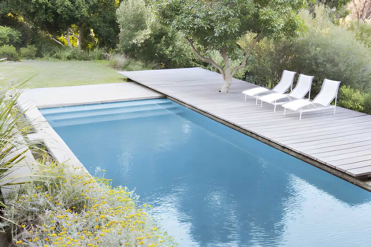 Modern House Long Poo Deck